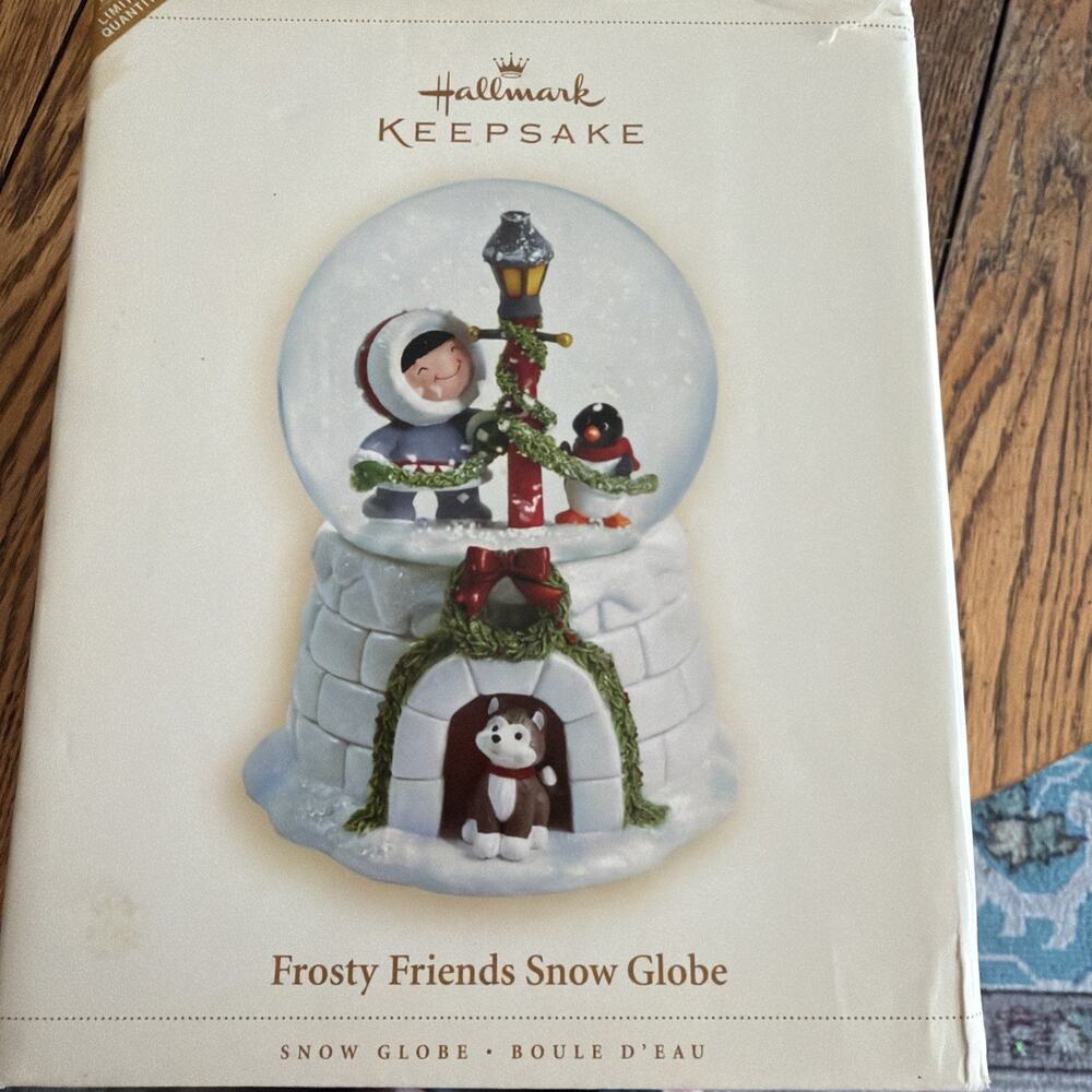 NIB Hallmark FROSTY FRIENDS Snow Globe Limited Edition 2006 Clear Water